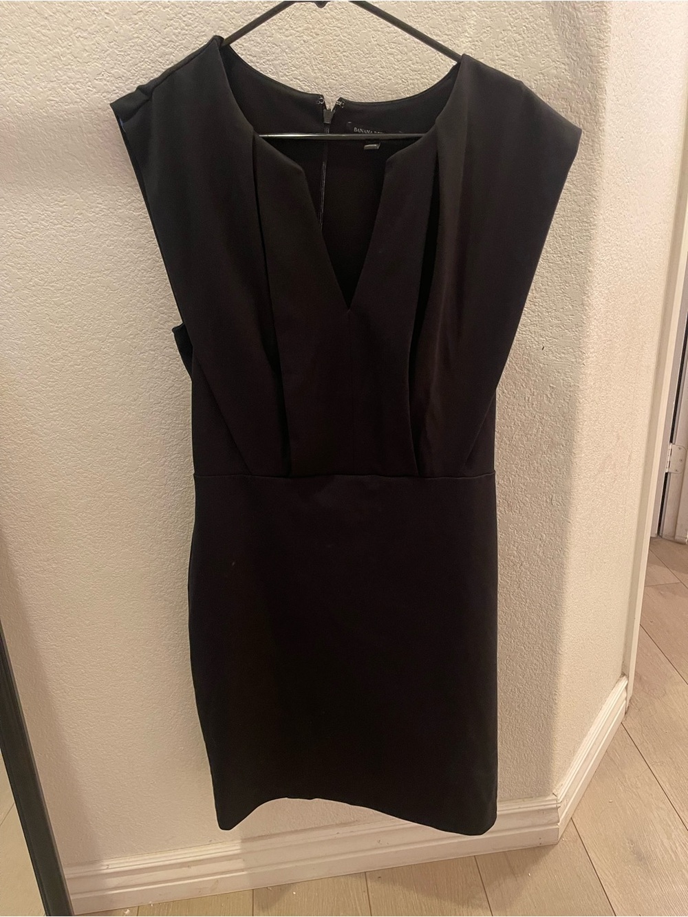 Banana Republic Black Cap-Sleeve Sheath Dress
